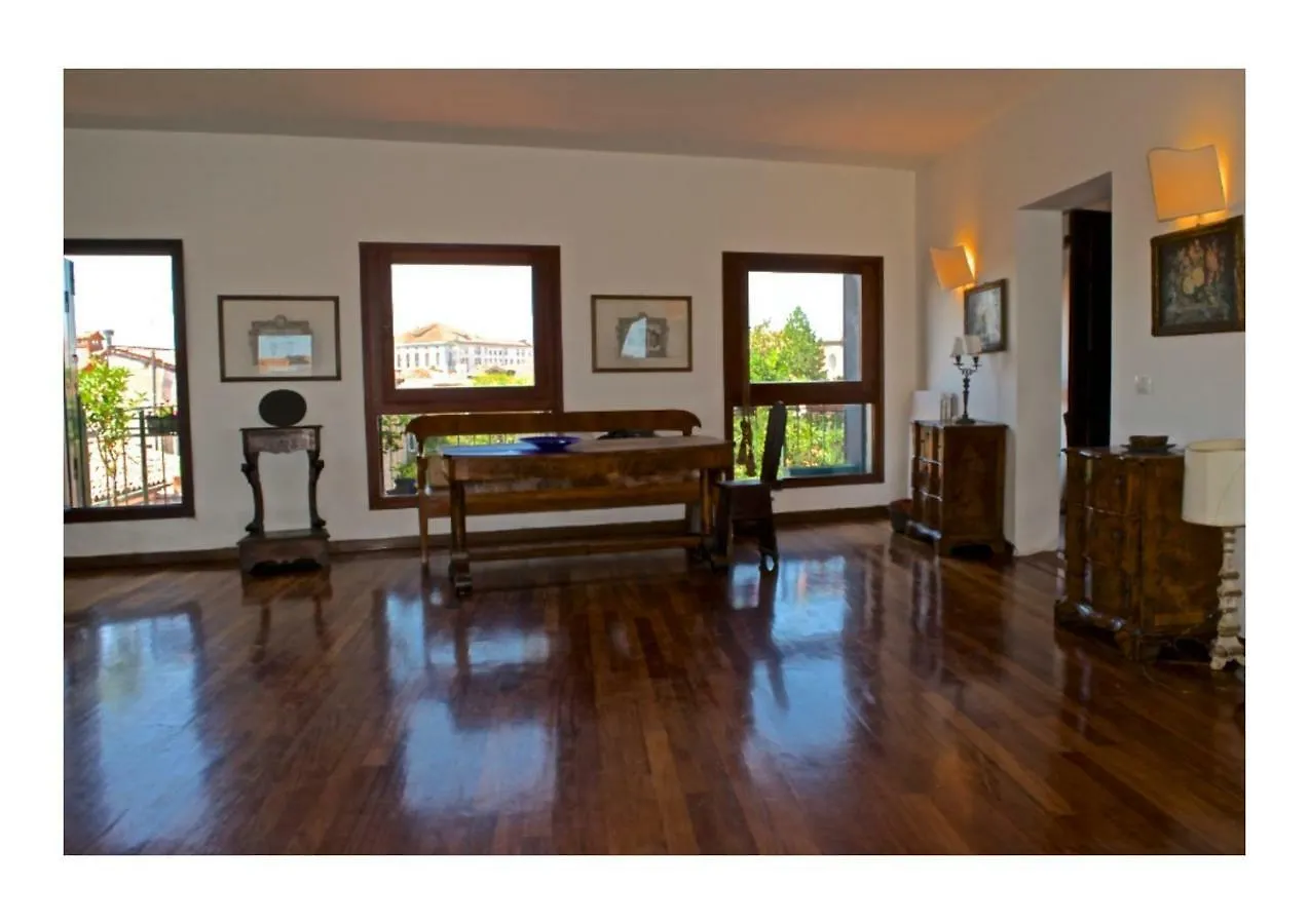 Mimi'S Loft Apartment Venice